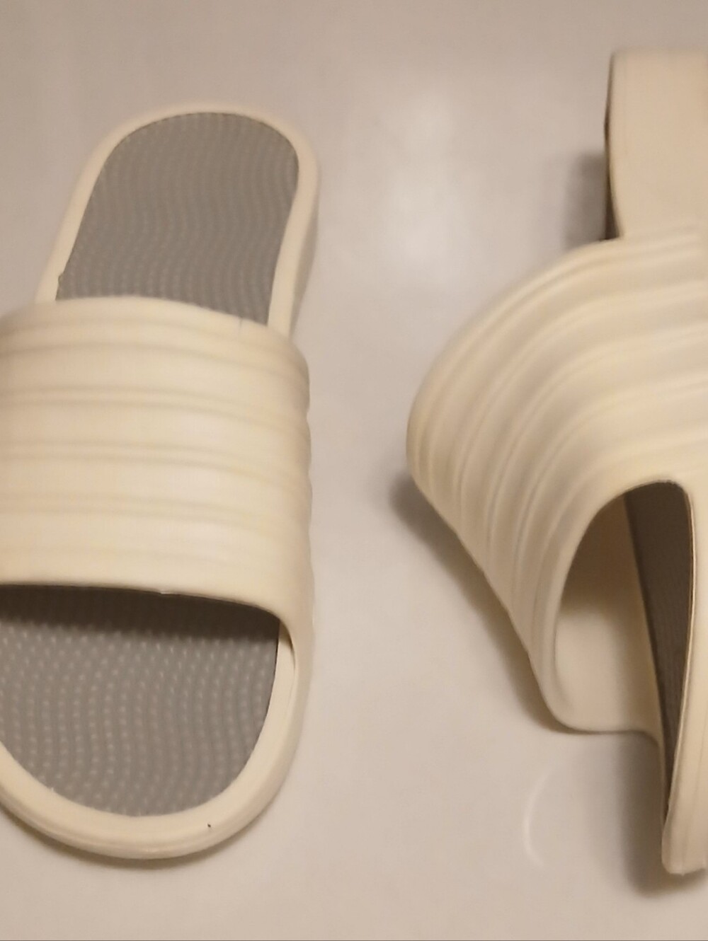 Karen Scott Cream Slide Sandals with Gray Footbed